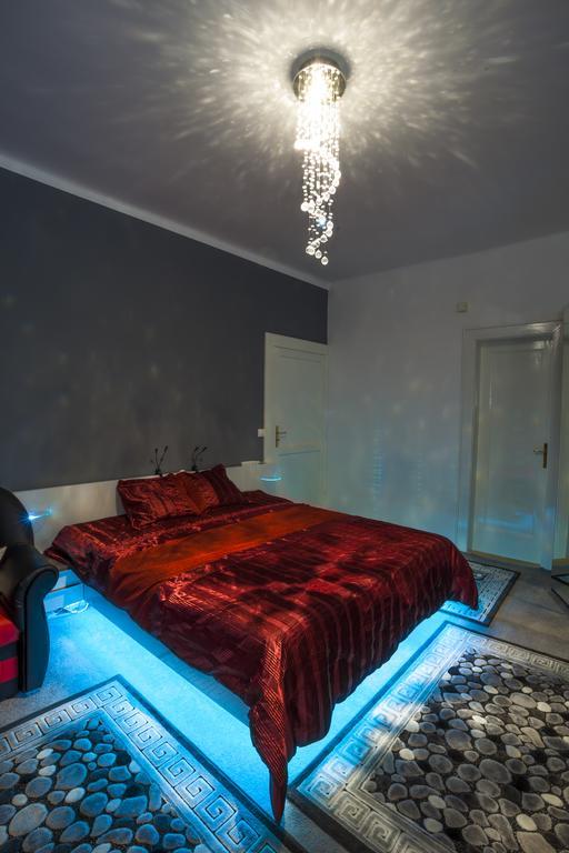 Luxury Air-Conditioned Rooms In Old Town Bratislava Exterior photo