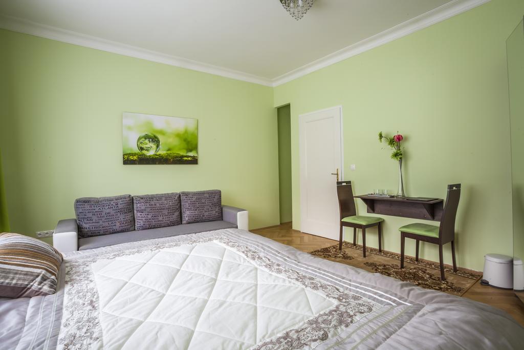 Luxury Air-Conditioned Rooms In Old Town Bratislava Exterior photo